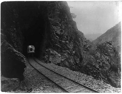 Inside tunnel "4", Temasopa Canon, 1884