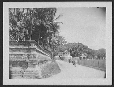 Kandy - street leading to Dalada Malagawa - Temple of the Sacred Tooth, Sri Lanka, Kandy, 1895