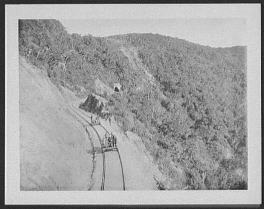Section cars on the mountain railway - tunnel 19, Sri Lanka, 1895