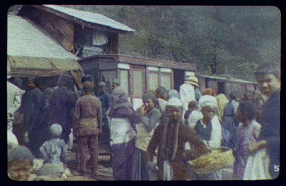 Crowded railway station, India, 1895
