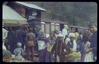 Crowded railway station, India, 1895