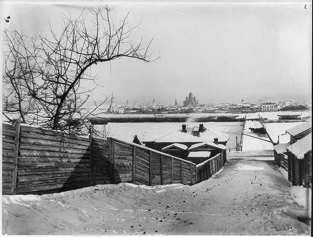 [Approach to the partly dismantled pontoon bridge across the Angara…, Irkutsk, Russia, 1896