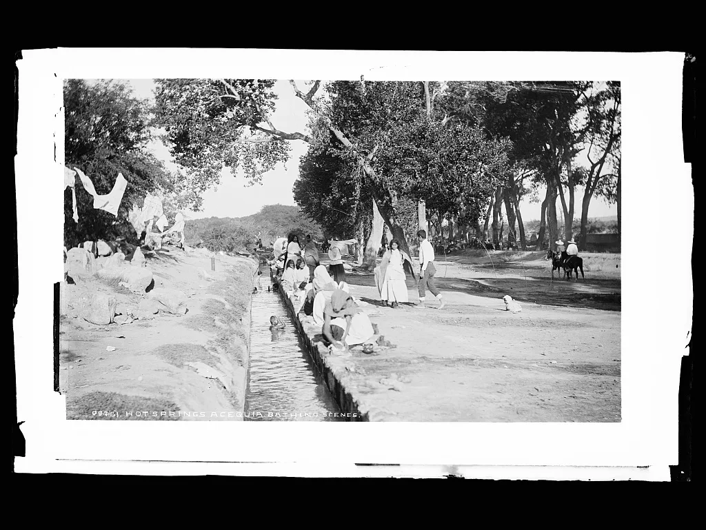 Hot springs acequia, bathing scene, Aguascalientes (State), 1880