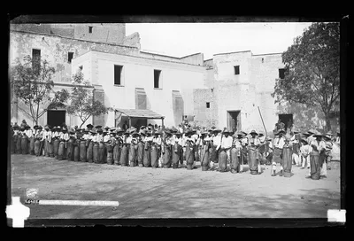 Guanajuato, water carriers at the fountain, Mexico, Guanajuato, 1880