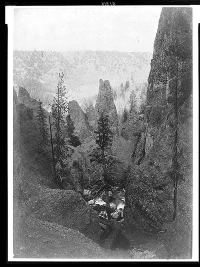 [Columns of volcanic breccia near Tower Falls, Yellowstone National…, Yellowstone National Park, Wyoming, 1871